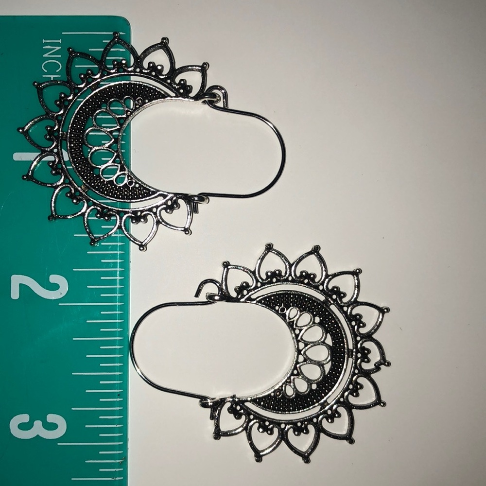 Etched Drop Hoop Hollow trendy Boho earrings - Picture 6 of 12